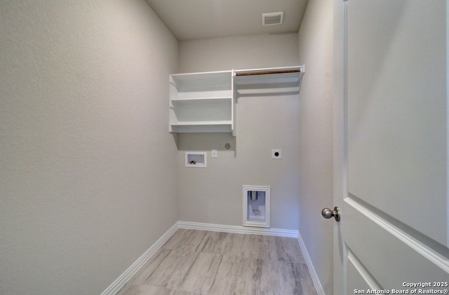 Furnished interior view inside a new home in Dauer Ranch, New Braunfels (Image 6).