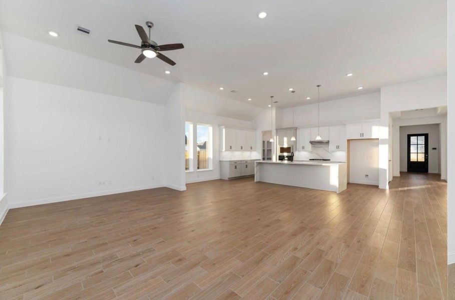 Spacious, unfurnished interior of a new home in Arabella on the Prairie, Booth (Image 20).