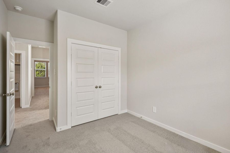 Spacious, unfurnished interior of a new home in Kemah Crossing - City Series, Kemah (Image 34).
