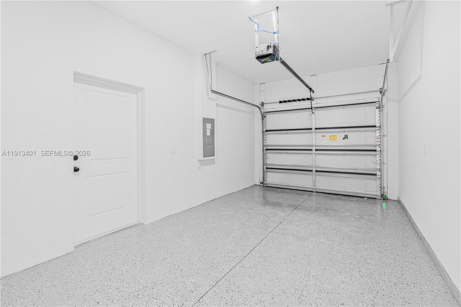 Spacious, unfurnished interior of a new home in , Lehigh Acres (Image 31).