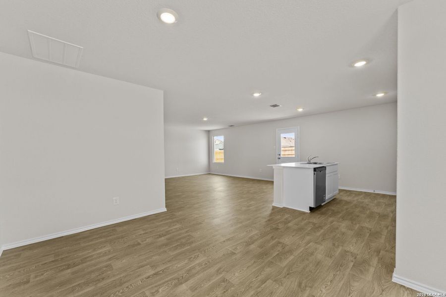 Spacious, unfurnished interior of a new home in Swenson Heights, Seguin (Image 29).