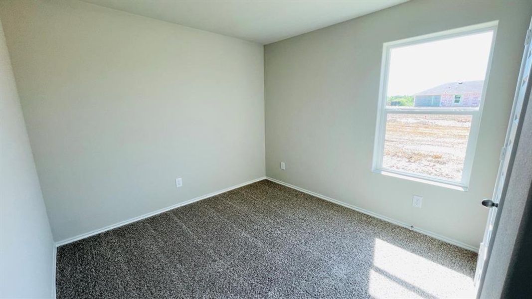Spacious, unfurnished interior of a new home in Sunnycreek, Fort Worth (Image 13).