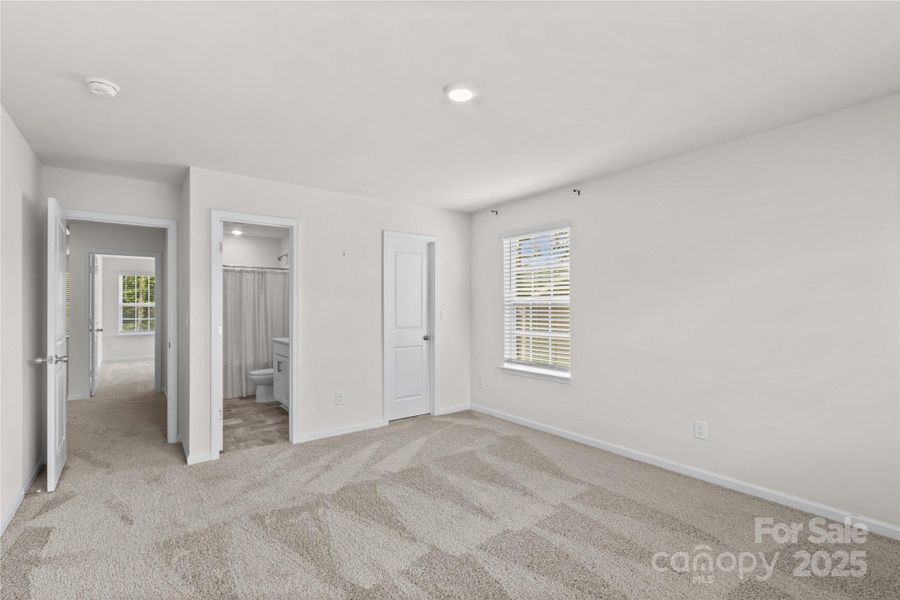 Spacious, unfurnished interior of a new home in Calvin Creek, Troutman (Image 26).