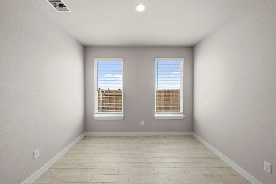 Spacious, unfurnished interior of a new home in Sunterra Lakes, Fulshear (Image 17).