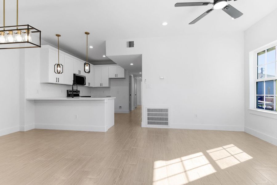 Spacious, unfurnished interior of a new home in , Houston (Image 15).
