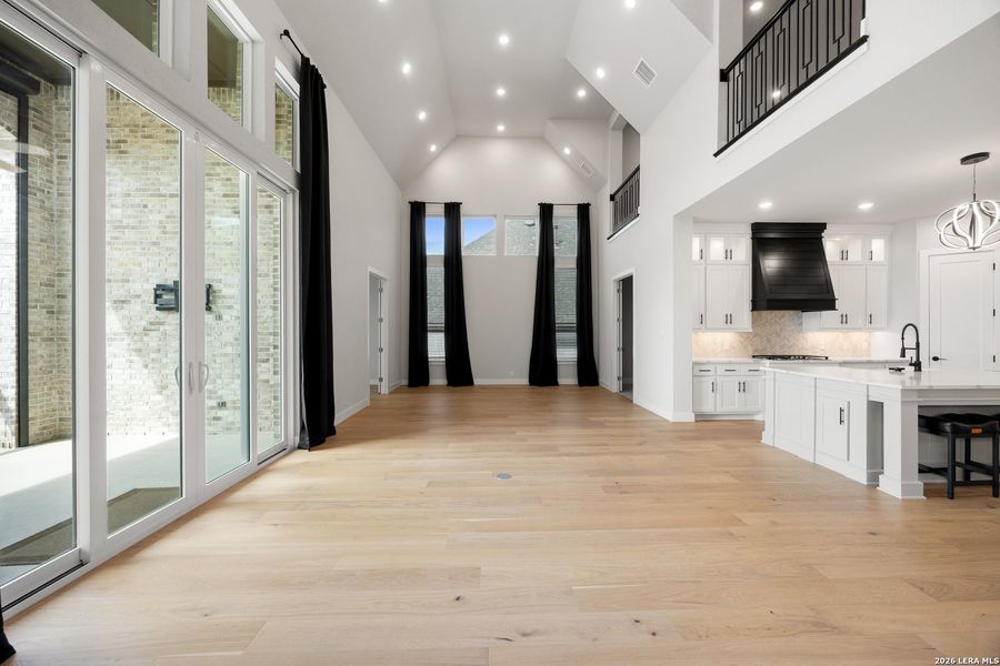 Spacious, unfurnished interior of a new home in Ventana, Bulverde (Image 49).