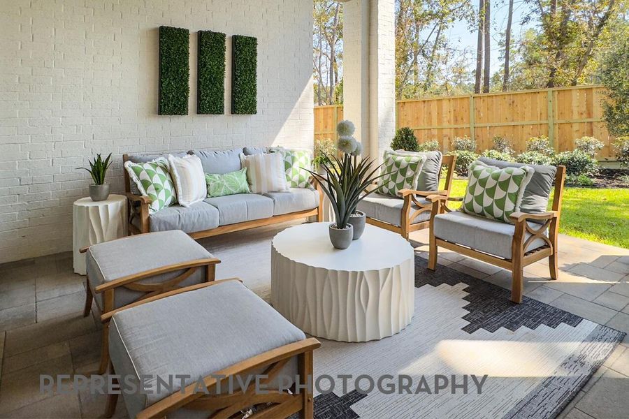 Exterior details and patio area of a home in Kresston 70s, Montgomery (Image 3).