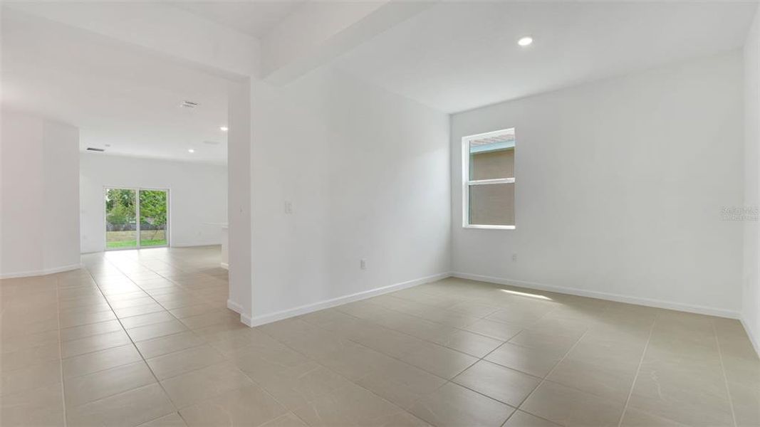Spacious, unfurnished interior of a new home in Annabelle Estates, Lake Wales (Image 17).