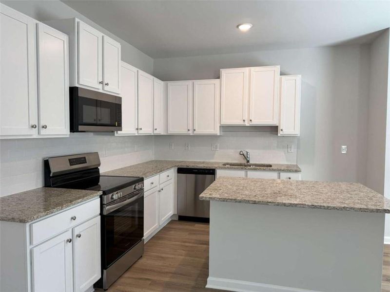 Furnished interior view inside a new home in Deer Creek, Temple (Image 5).