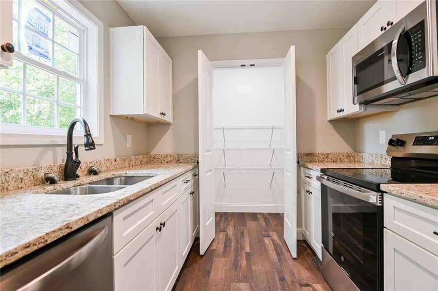 Furnished interior view inside a new home in , Dahlonega (Image 5).