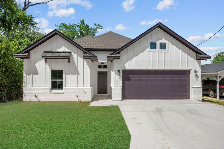 Front exterior of a new home in , Franklin, TX, highlighting curb appeal (Image 1). Front exterior of a new home in , Franklin, TX, highlighting curb appeal (Image 1).