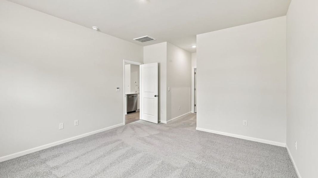 Spacious, unfurnished interior of a new home in Durbin Meadows Traditions, Fountain Inn (Image 27).