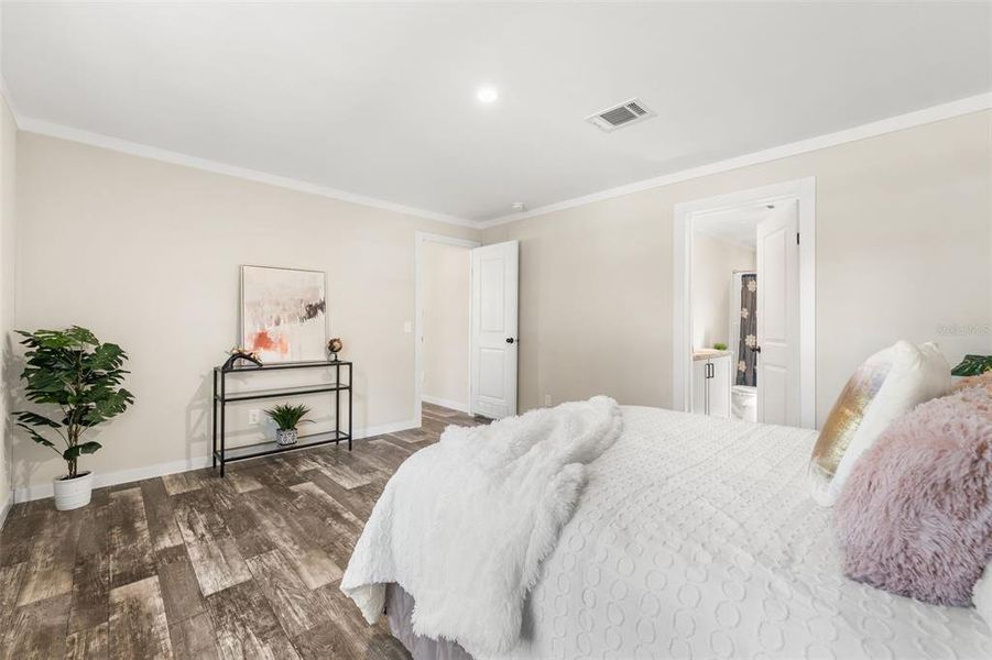 Furnished interior view inside a new home in , Gainesville (Image 6).