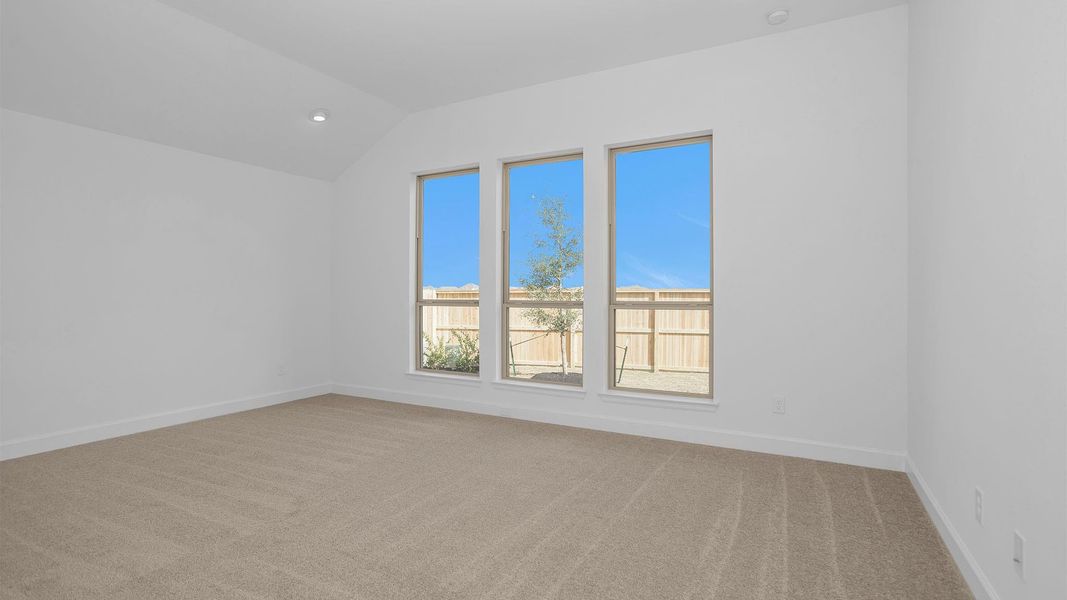 Spacious, unfurnished interior of a new home in Valencia 50', Manvel (Image 6).