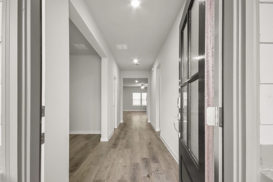 Spacious, unfurnished interior of a new home in Oakwood Ranch, Willis (Image 14).