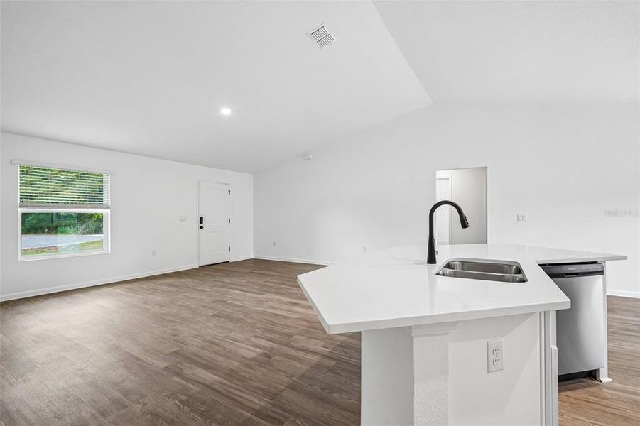 Spacious, unfurnished interior of a new home in , Ocala (Image 12).