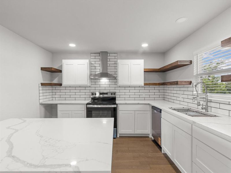 Furnished interior view inside a new home in , Bowie (Image 6).