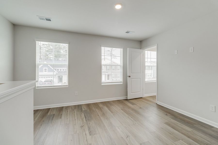 Spacious, unfurnished interior of a new home in Ellington, Elgin (Image 26).