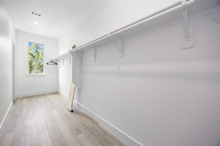 Spacious, unfurnished interior of a new home in , Houston (Image 23).