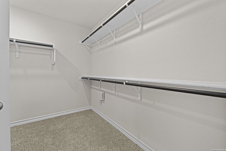 Spacious, unfurnished interior of a new home in Avenida, Converse (Image 12).