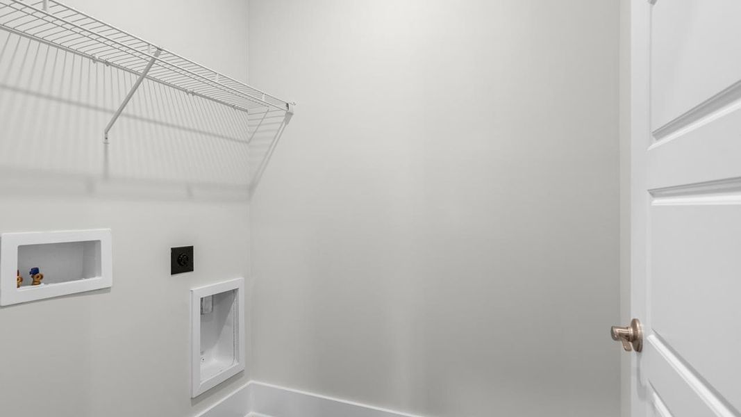 Spacious, unfurnished interior of a new home in Rolling Hills, Bolivia (Image 20).