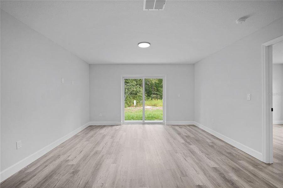 Spacious, unfurnished interior of a new home in , Ocala (Image 23).