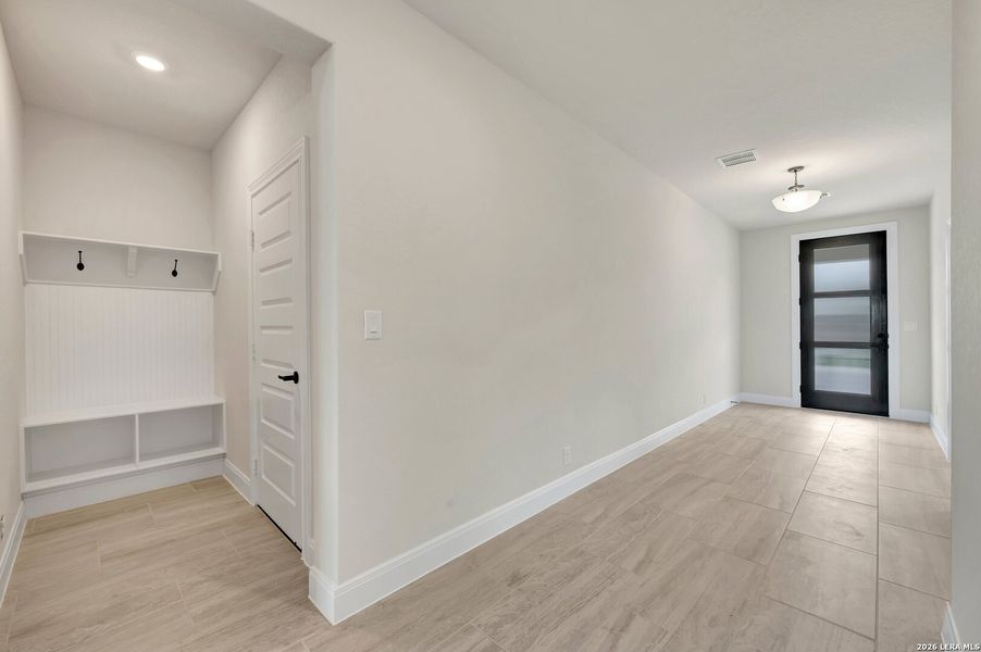 Spacious, unfurnished interior of a new home in Davis Ranch 60', San Antonio (Image 22). Spacious, unfurnished interior of a new home in Davis Ranch 60', San Antonio (Image 22).