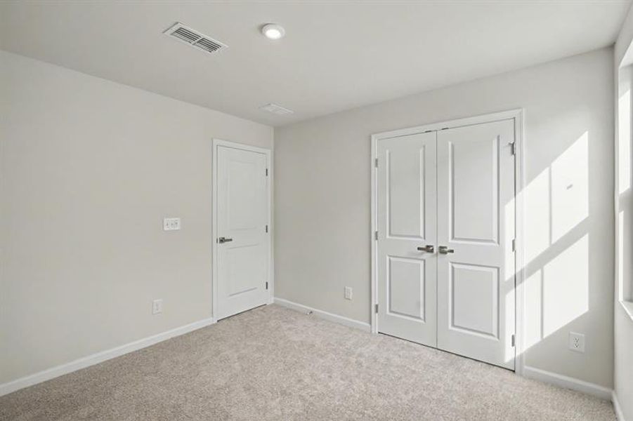 Spacious, unfurnished interior of a new home in Sterling Oaks, Ash (Image 20).