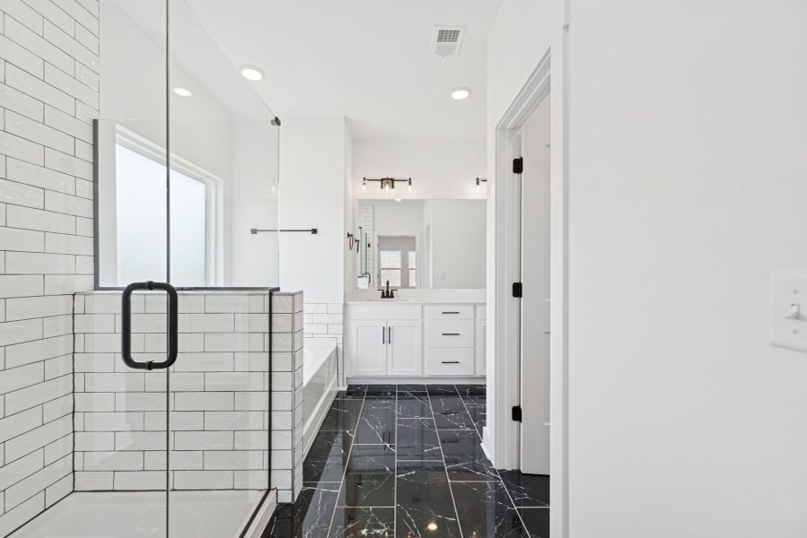 Owner's Bathroom Owner's Bathroom