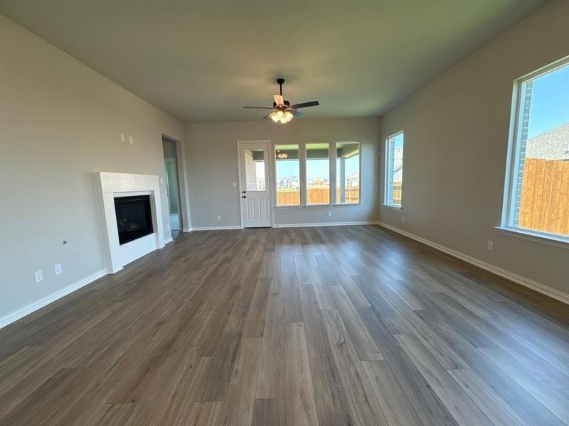 Spacious, unfurnished interior of a new home in Cedar Ridge Estates, Anna (Image 13).