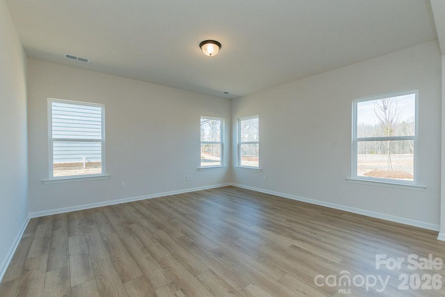 Spacious, unfurnished interior of a new home in Cedar Meadows, Monroe (Image 12).