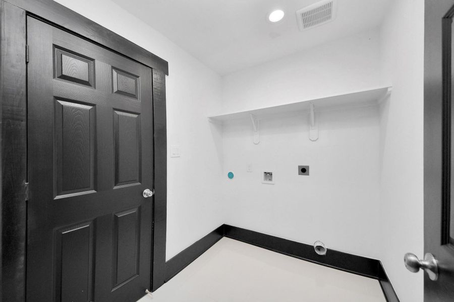 Spacious, unfurnished interior of a new home in , Splendora (Image 33).