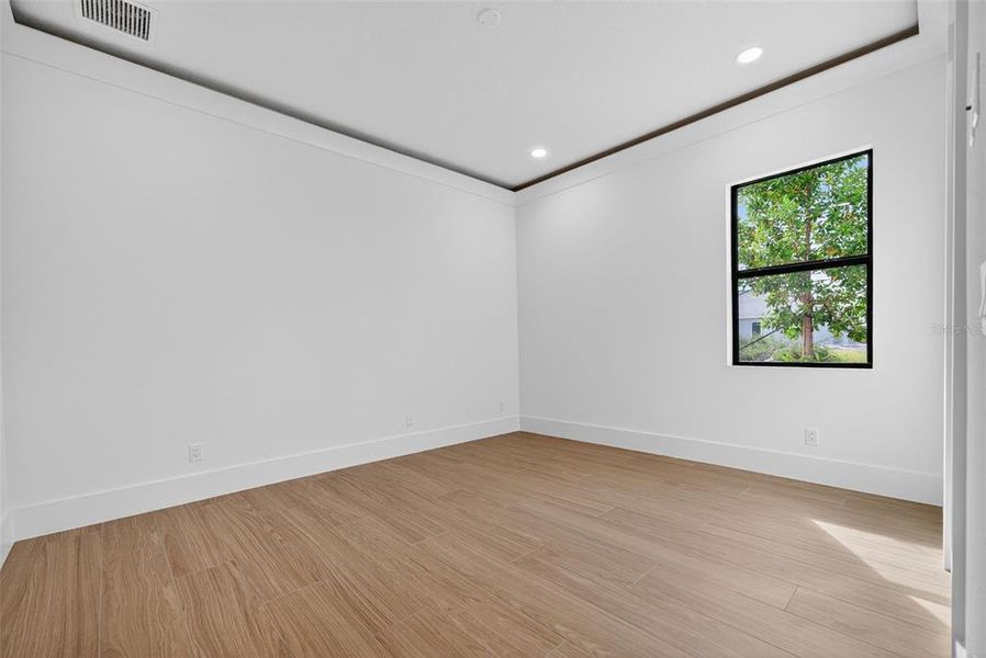 Spacious, unfurnished interior of a new home in , Sarasota (Image 59).