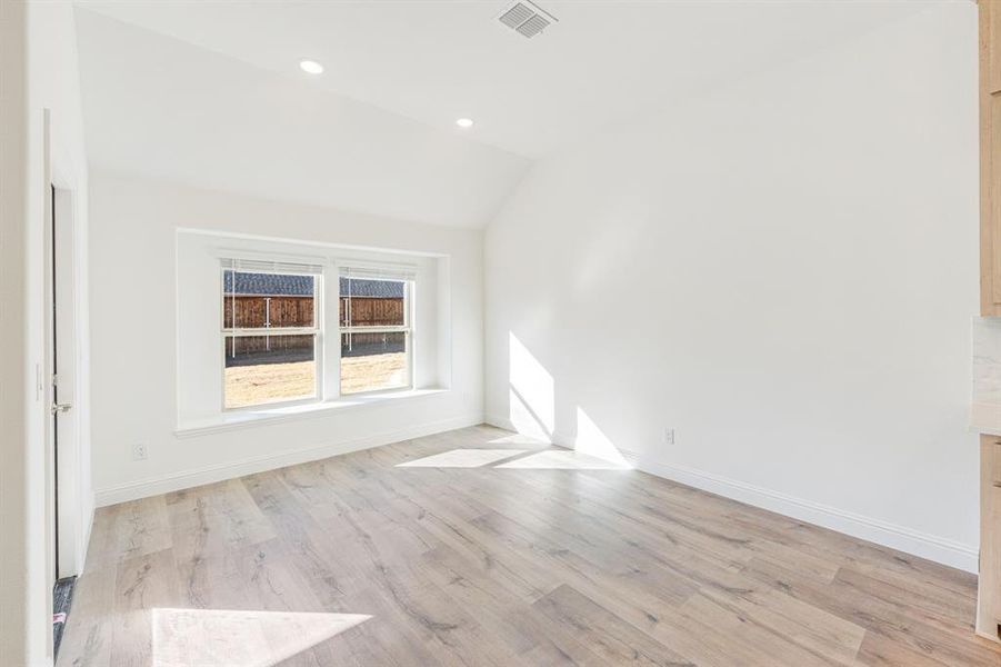 Spacious, unfurnished interior of a new home in Terracina, Rockwall (Image 33).