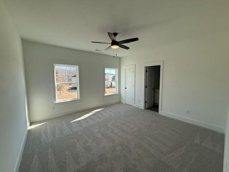 Spacious, unfurnished interior of a new home in , Jefferson (Image 26).