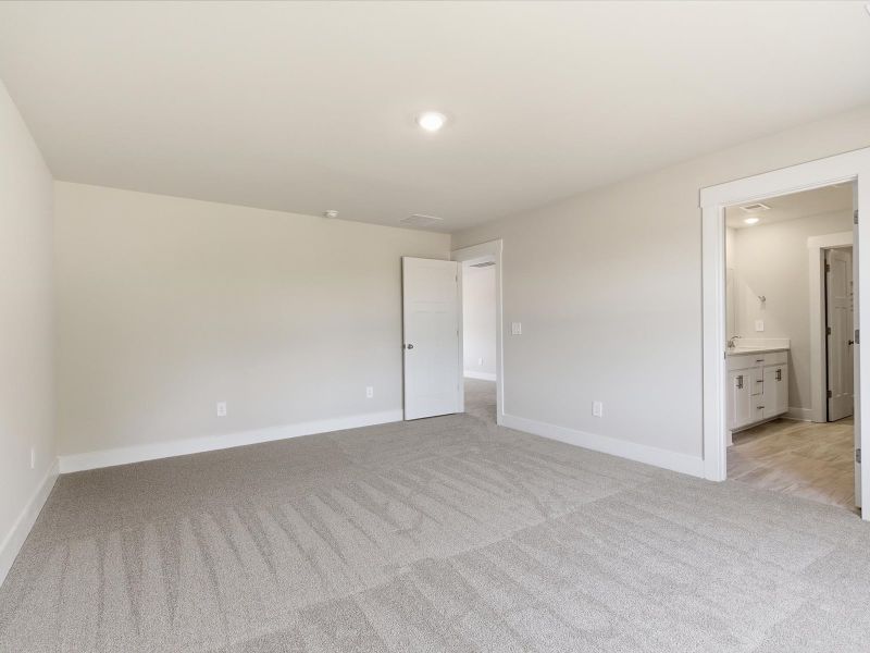 Spacious, unfurnished interior of a new home in Crossing at Abner Creek, Greer (Image 16).