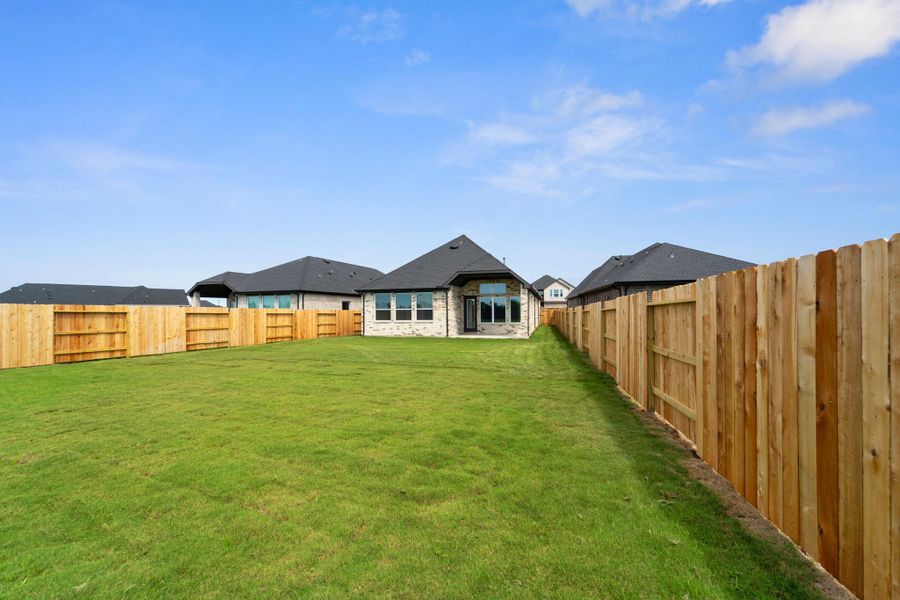 Exterior details and patio area of a home in Brookewater, Rosenberg (Image 4).