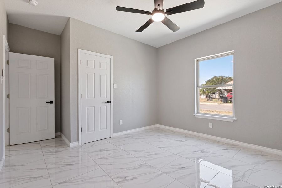 Spacious, unfurnished interior of a new home in , Poteet (Image 13).
