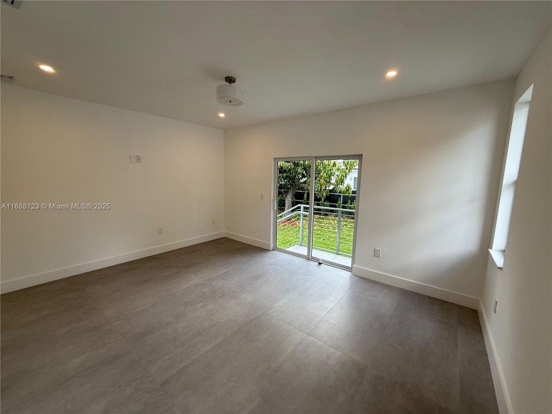 Spacious, unfurnished interior of a new home in , Miami (Image 26).