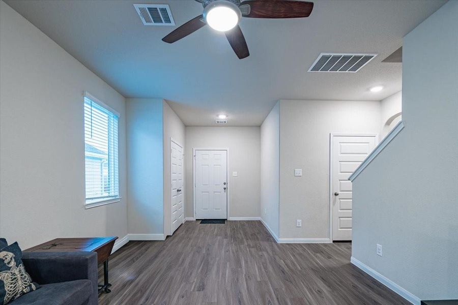 Spacious, unfurnished interior of a new home in River's Edge, Conroe (Image 38). Spacious, unfurnished interior of a new home in River's Edge, Conroe (Image 38).