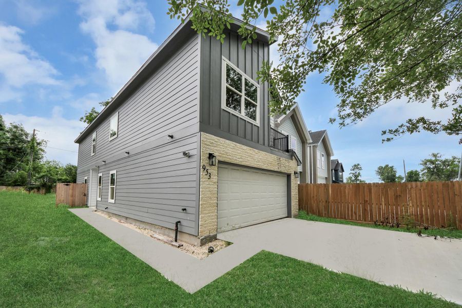Exterior details and patio area of a home in , Houston (Image 4).