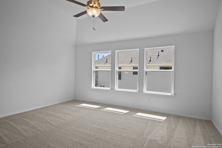 Spacious, unfurnished interior of a new home in Foxbrook, Cibolo (Image 31).
