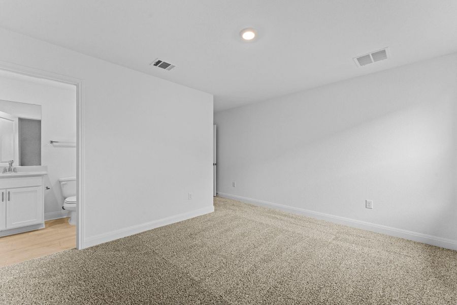 Spacious, unfurnished interior of a new home in Riverview, Georgetown (Image 18).