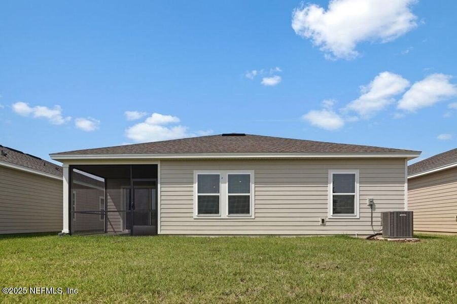 Exterior details and patio area of a home in Coopers Meadow, Jacksonville (Image 16).