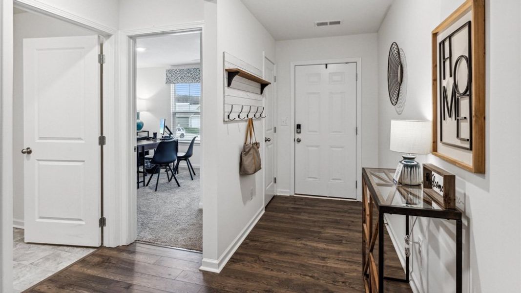 Representative furnished interior of a home built from the Cali by D.R. Horton in Emory Creek, Harriman (Image 23).