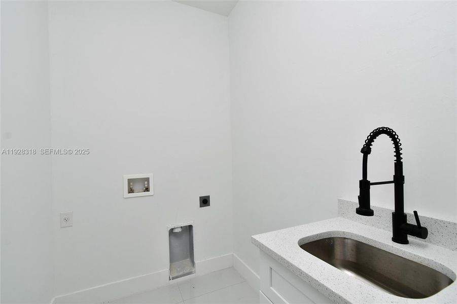 Close-up of interior finishes inside a home in , Lehigh Acres (Image 13). Close-up of interior finishes inside a home in , Lehigh Acres (Image 13).