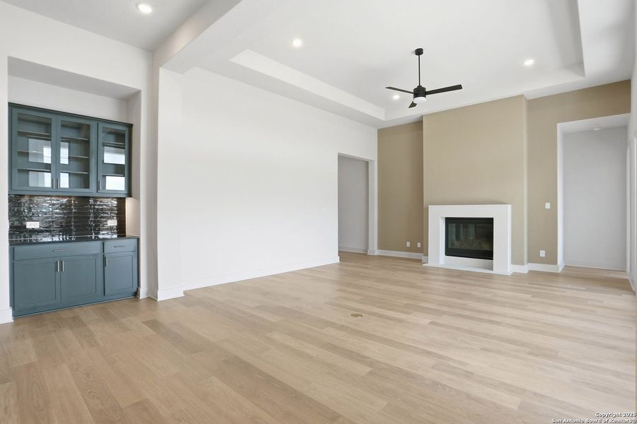 Spacious, unfurnished interior of a new home in Kinder Ranch 70's, San Antonio (Image 46).