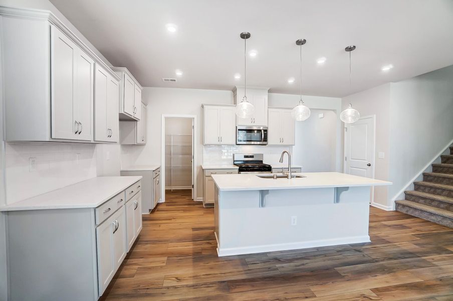 Photo representation of the Avalon plan. Colors, finishes and options will vary.