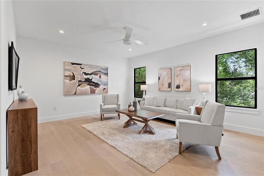 Furnished interior view inside a new home in , Orlando (Image 4).