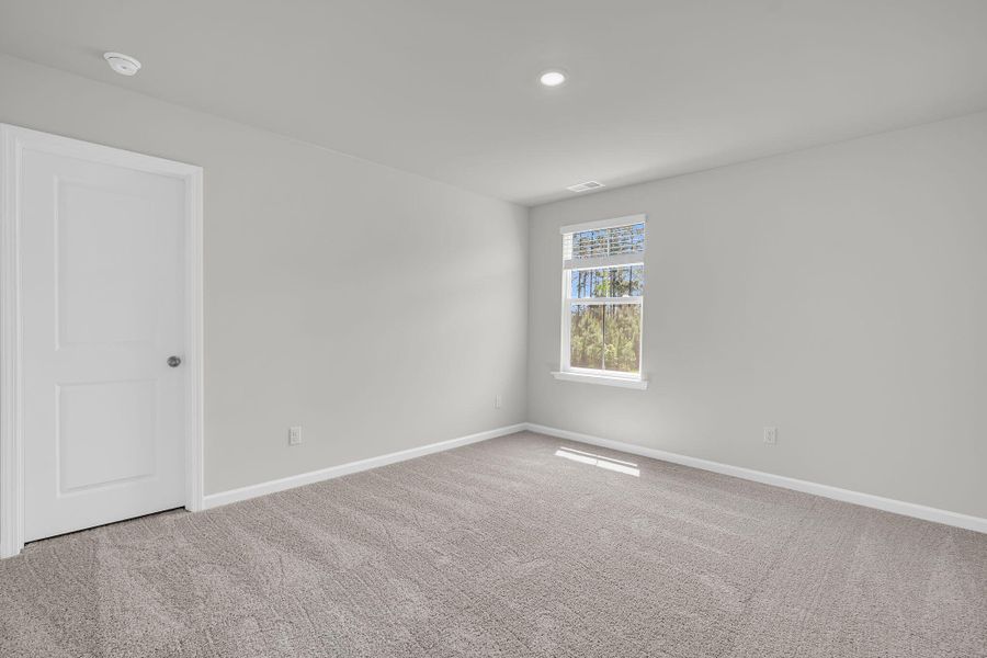 Spacious, unfurnished interior of a new home in Wildcat Chase, Summerville (Image 16).